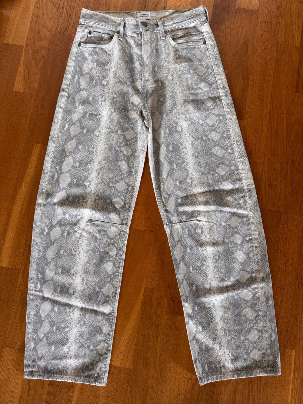 CITIZENS OF HUMANITY MIRO LONG RELAXED JEAN IN PYTHON SIZE 25